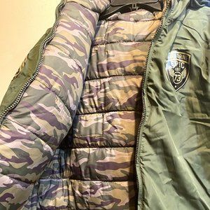 BOYS LARGE REVERSIBLE MILITARY STYLE PUFFER COAT